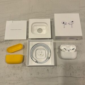 Apple AirPods Pro With Wireless Charging Case